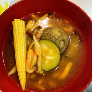 夏野菜のコンソメスープ